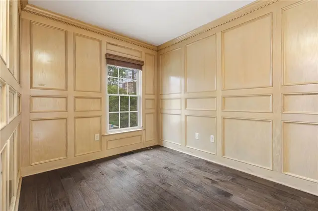 1915 Oakhurst Drive gallery image 13