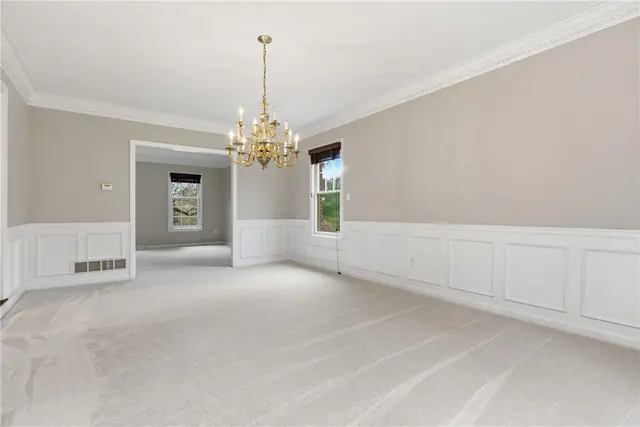 1915 Oakhurst Drive gallery image 17