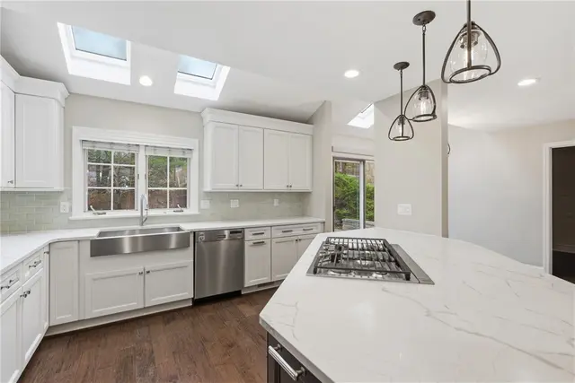 1915 Oakhurst Drive gallery image 21