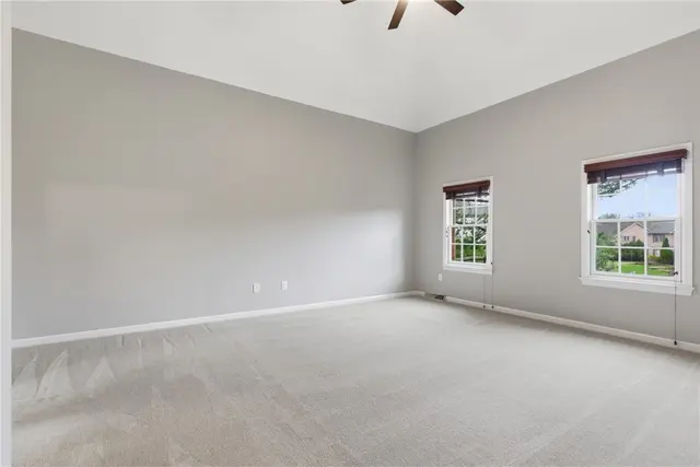 1915 Oakhurst Drive gallery image 27