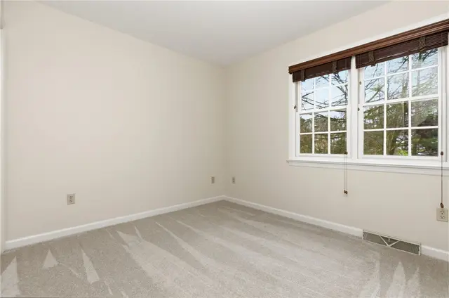 1915 Oakhurst Drive gallery image 32
