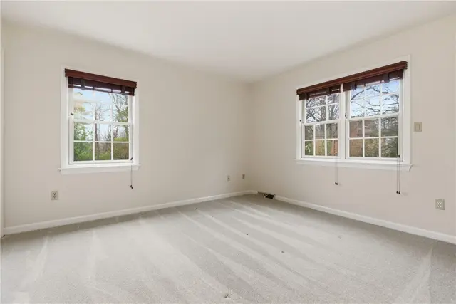 1915 Oakhurst Drive gallery image 34