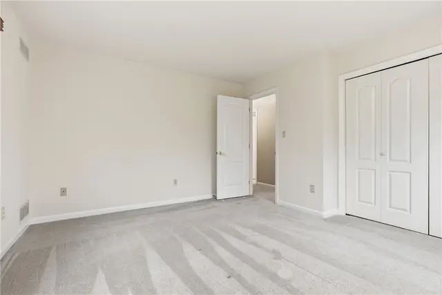 1915 Oakhurst Drive gallery image 35