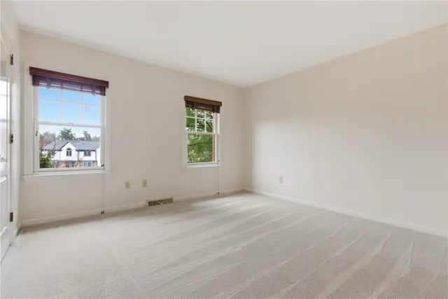 1915 Oakhurst Drive gallery image 36