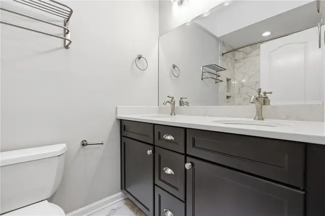 1915 Oakhurst Drive gallery image 38