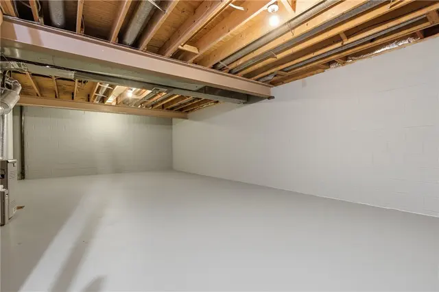 1915 Oakhurst Drive gallery image 39