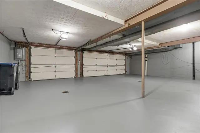 1915 Oakhurst Drive gallery image 41
