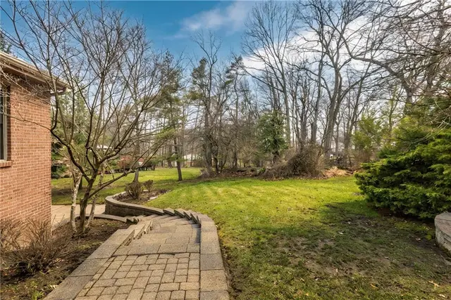 1915 Oakhurst Drive gallery image 43