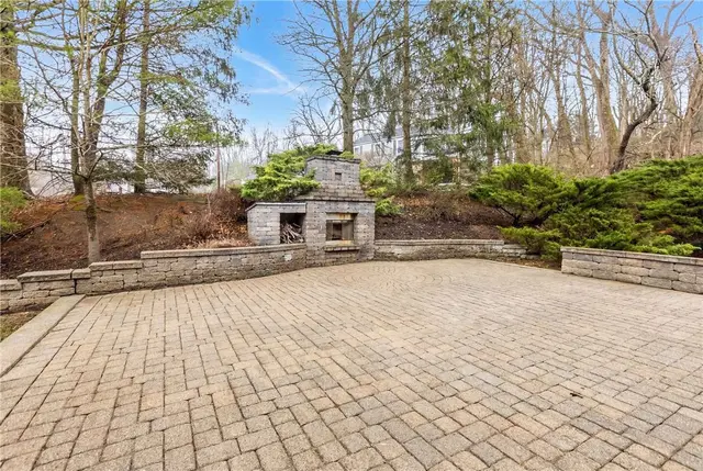 1915 Oakhurst Drive gallery image 44