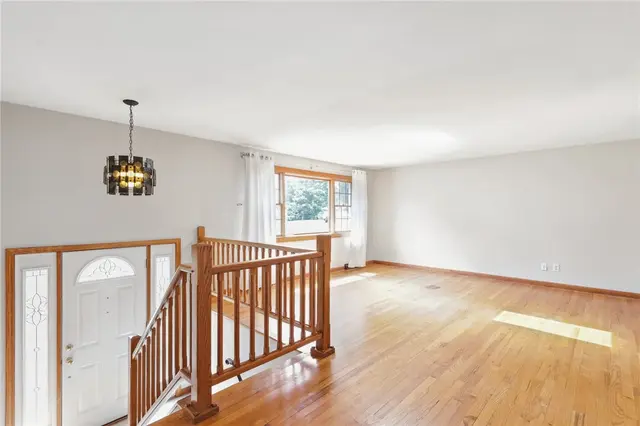 1921 Shady Oak Cir gallery image 4