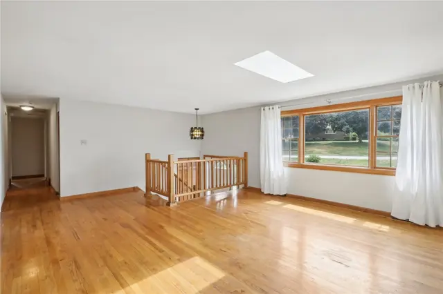 1921 Shady Oak Cir gallery image 6