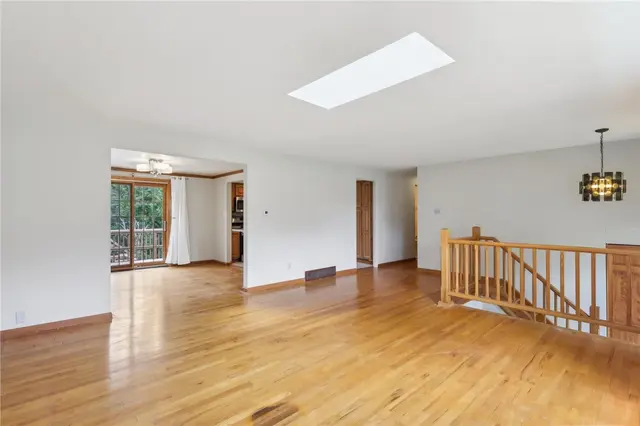 1921 Shady Oak Cir gallery image 7