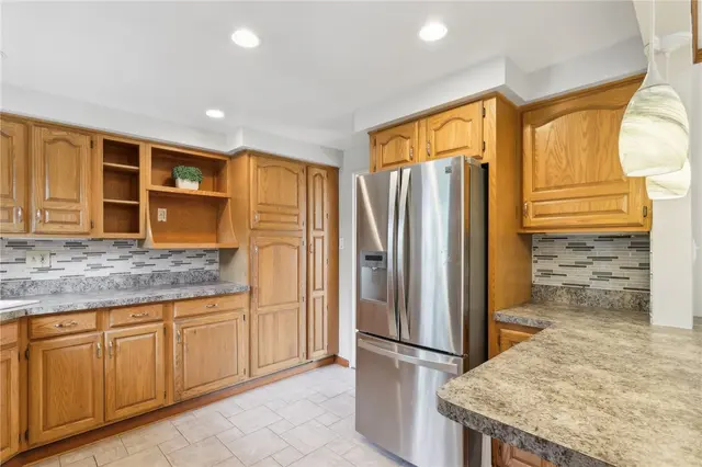 1921 Shady Oak Cir gallery image 10