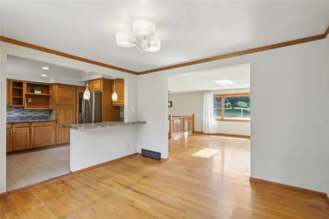 1921 Shady Oak Cir gallery image 15