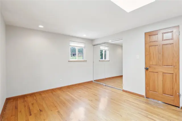 1921 Shady Oak Cir gallery image 16
