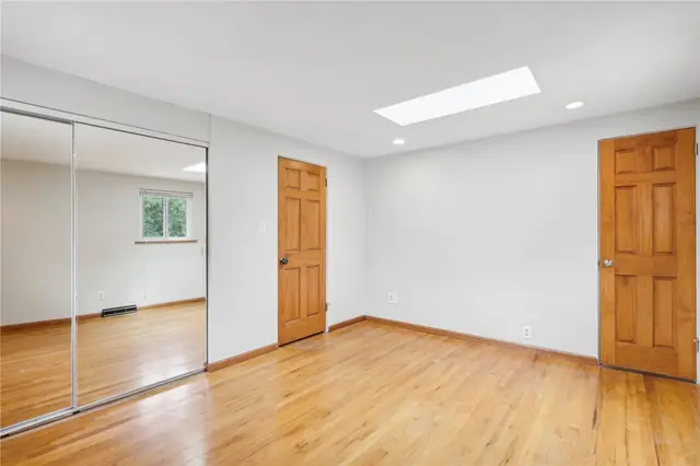 1921 Shady Oak Cir gallery image 17
