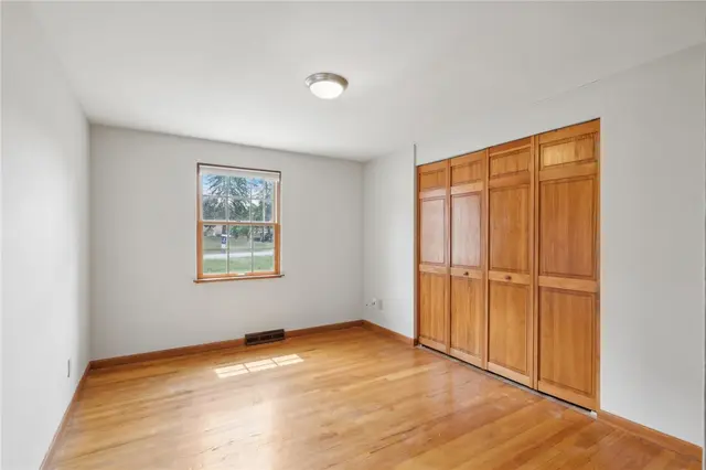 1921 Shady Oak Cir gallery image 20