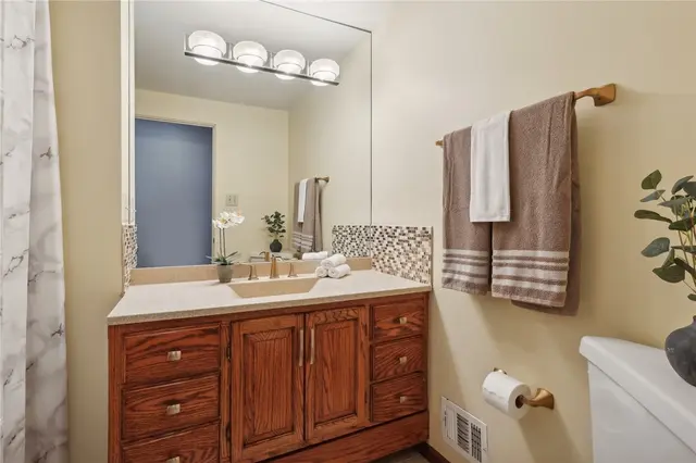 1921 Shady Oak Cir gallery image 21