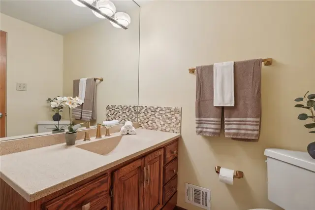 1921 Shady Oak Cir gallery image 22