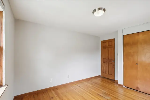 1921 Shady Oak Cir gallery image 24