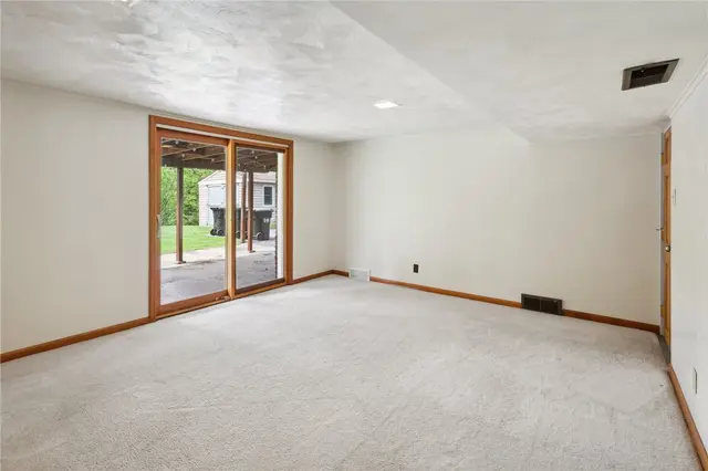 1921 Shady Oak Cir gallery image 27