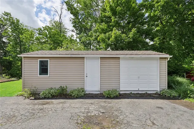 1921 Shady Oak Cir gallery image 34
