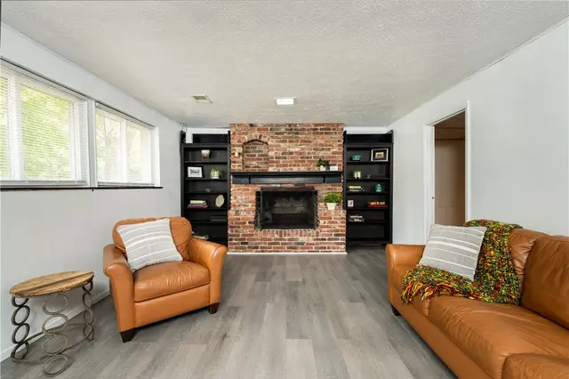 1941 Dubonnet Court gallery image 3