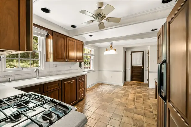 1942 Overland Ct gallery image 25