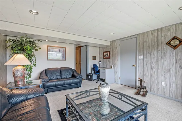 195 Osborne Lane gallery image 16