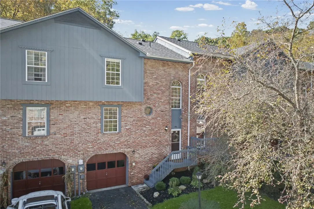 196 Old English Rd