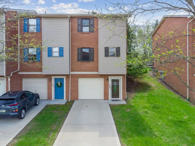 196 Woodhaven Drive gallery image 2
