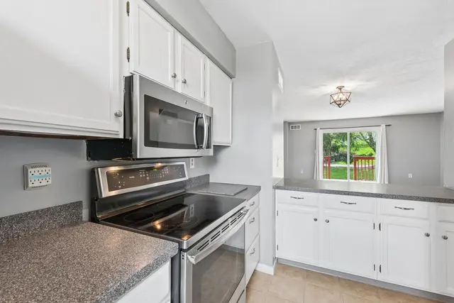 196 Woodhaven Drive gallery image 17