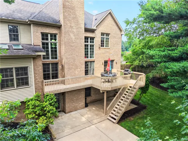 200 Chadborne Ct gallery image 11