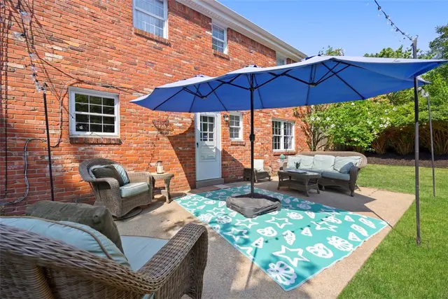 200 Ennerdale Ln gallery image 3