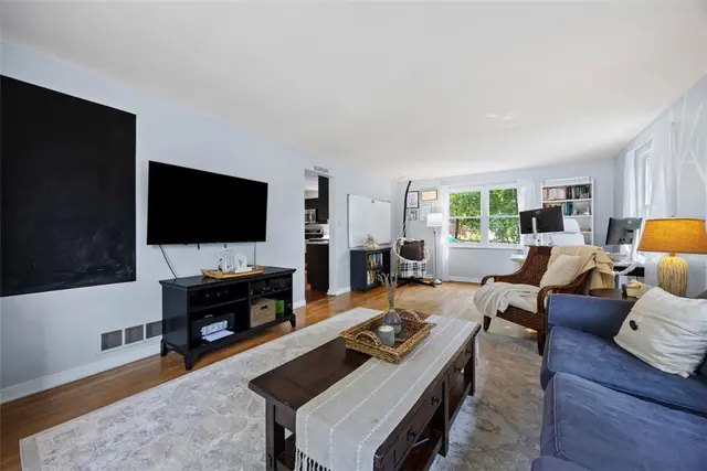 200 Ennerdale Ln gallery image 9