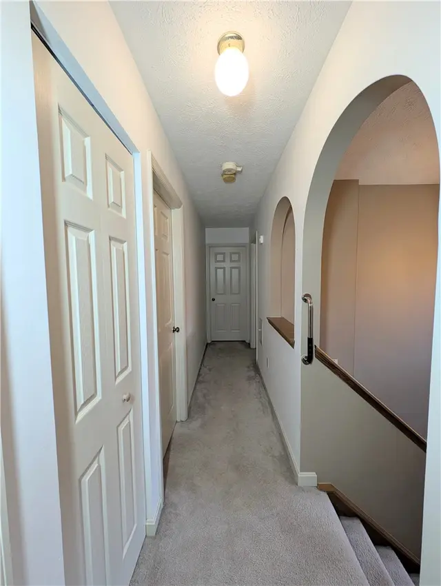 200 Jaclyn Dr gallery image 2