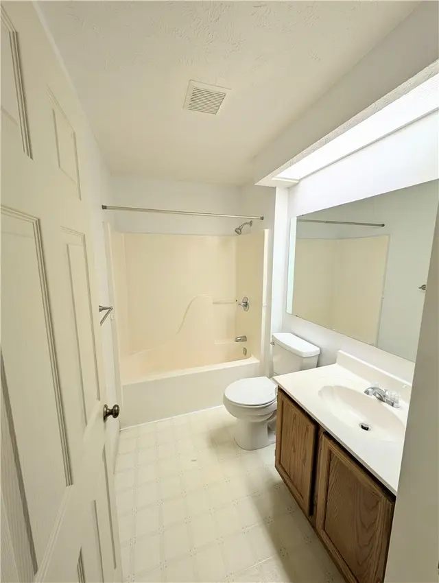 200 Jaclyn Dr gallery image 4