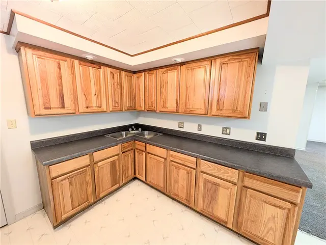 200 Jaclyn Dr gallery image 5