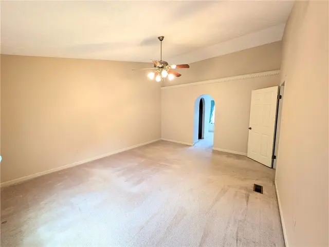 200 Jaclyn Dr gallery image 7