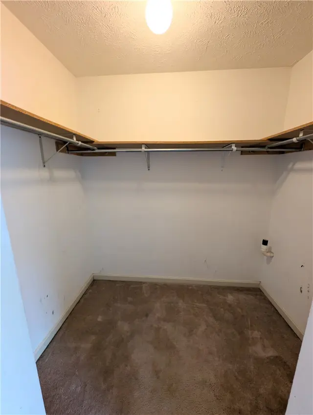 200 Jaclyn Dr gallery image 9