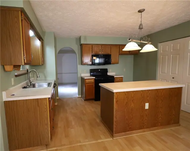 200 Jaclyn Dr gallery image 10