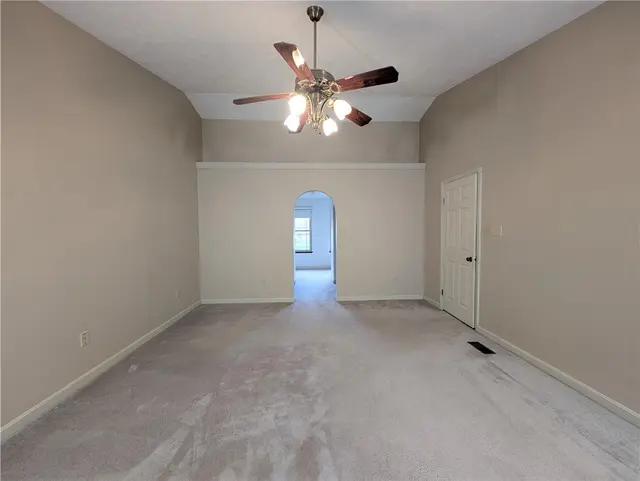 200 Jaclyn Dr gallery image 12