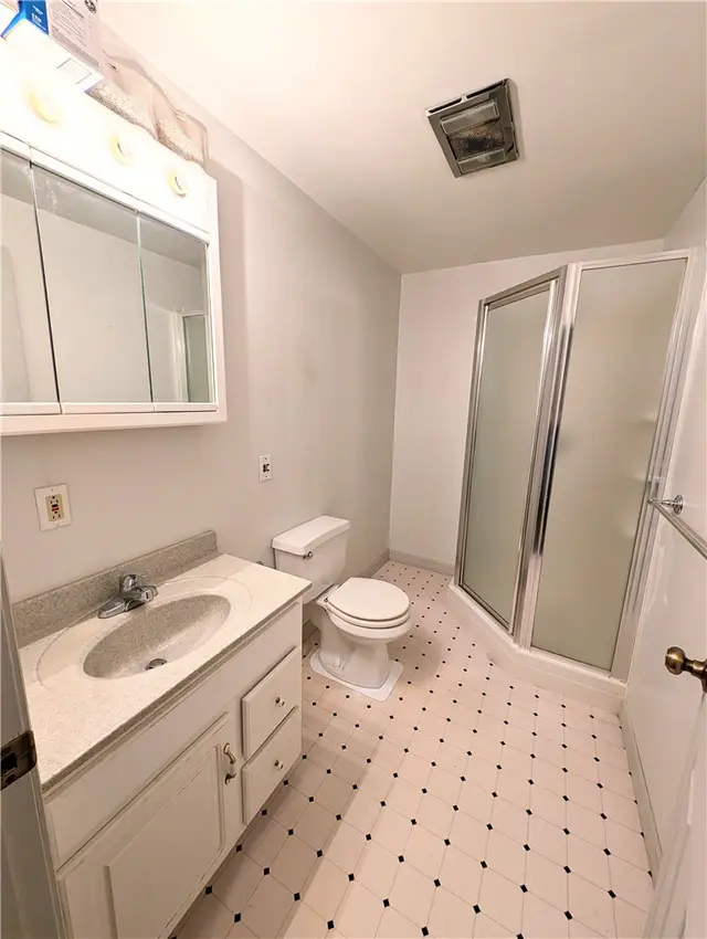 200 Jaclyn Dr gallery image 14