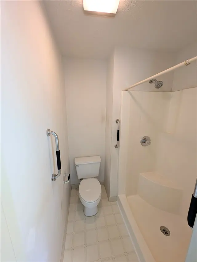 200 Jaclyn Dr gallery image 15