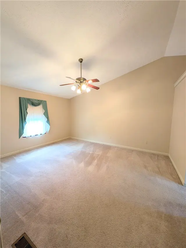 200 Jaclyn Dr gallery image 19