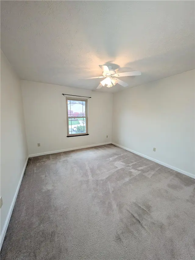 200 Jaclyn Dr gallery image 24