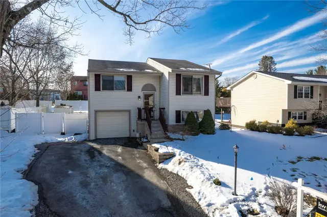 200 Kirkwood Dr gallery image 2