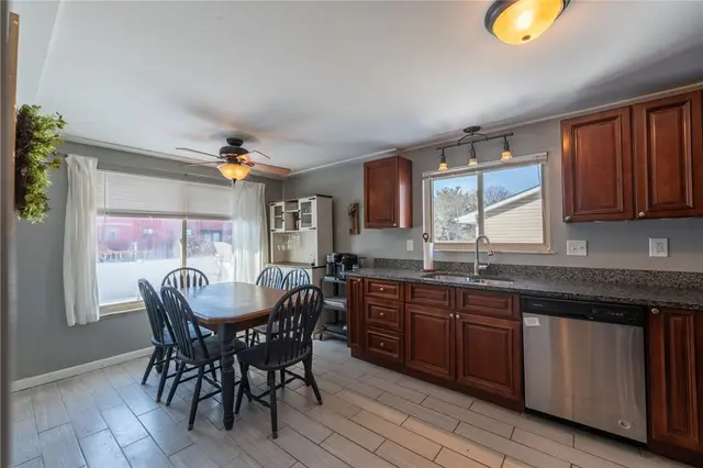 200 Kirkwood Dr gallery image 6