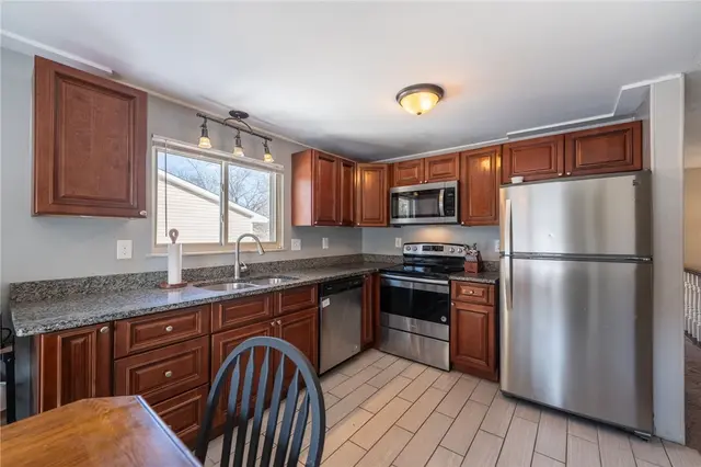200 Kirkwood Dr gallery image 7