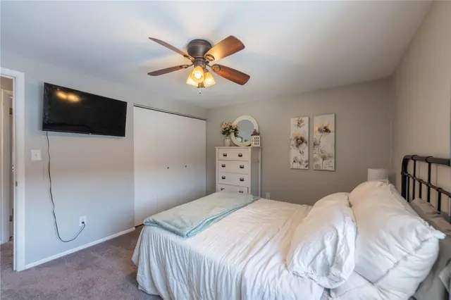200 Kirkwood Dr gallery image 9